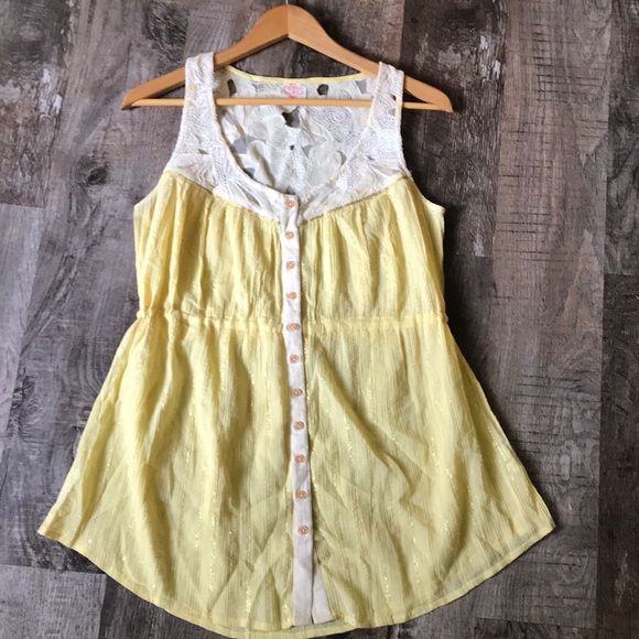 Free People Tops - Free people yellow button down tank!